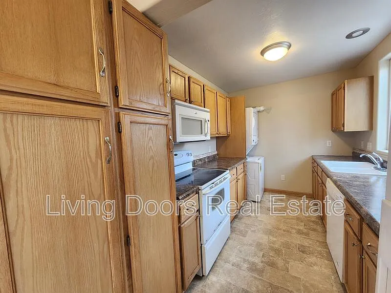 1 bed, 1.0 bath, 669 sqft, $1,285 — Photo 3