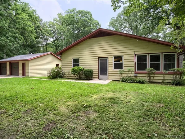 111 Hanamalea Ln, Topping, VA 23169