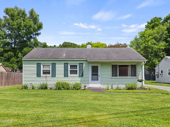 832 East St, Lee, MA 01238