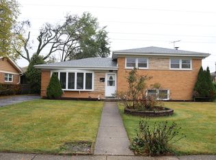 5702 Lyons St, Morton Grove, IL 60053