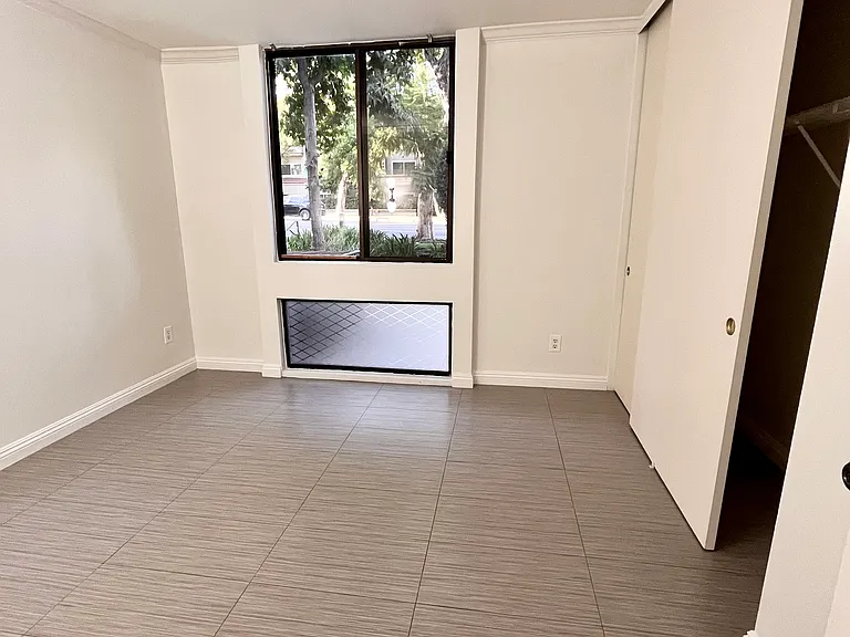 500 E Del Mar Blvd #30 — Photo 7