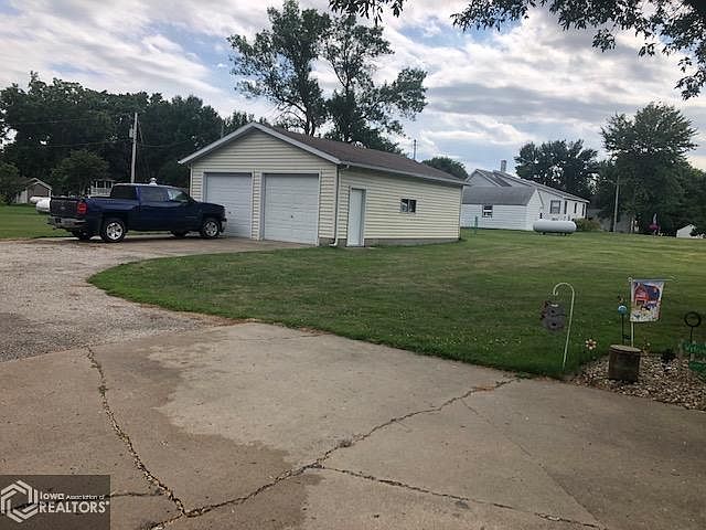2nd image of 150 Fox Ave