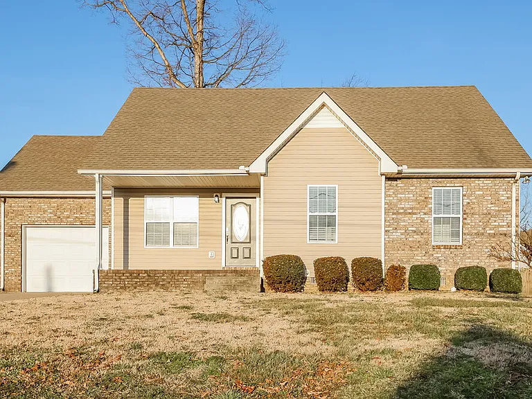 318 Gallop Ln — Photo 1