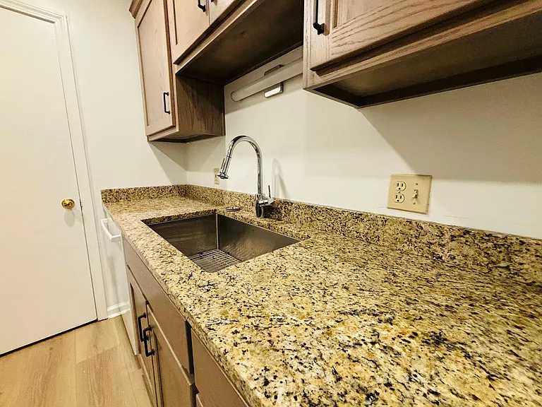 927AB - 410 Houston St. - DM — Photo 91