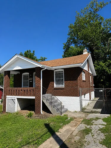 2140 69th St Photo 1