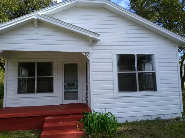 714 S Fulton St, Palestine, TX 75801