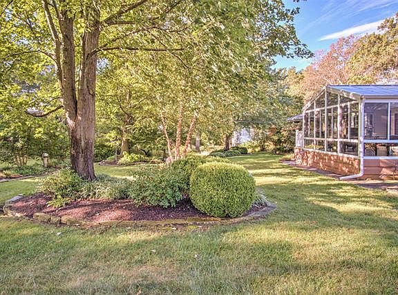 2nd image of 4861 Broad Oak Dr