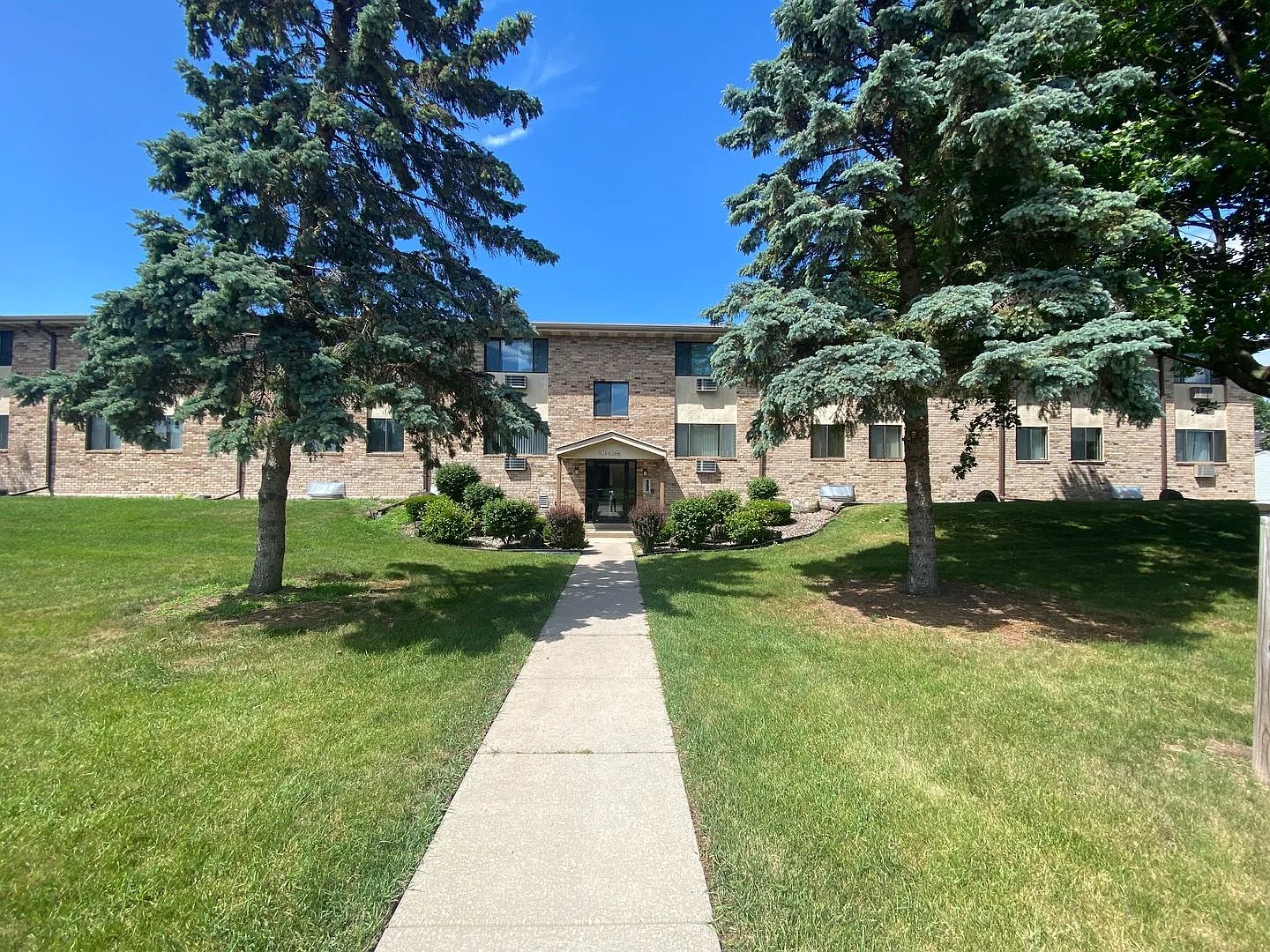 S846 — Photo 1