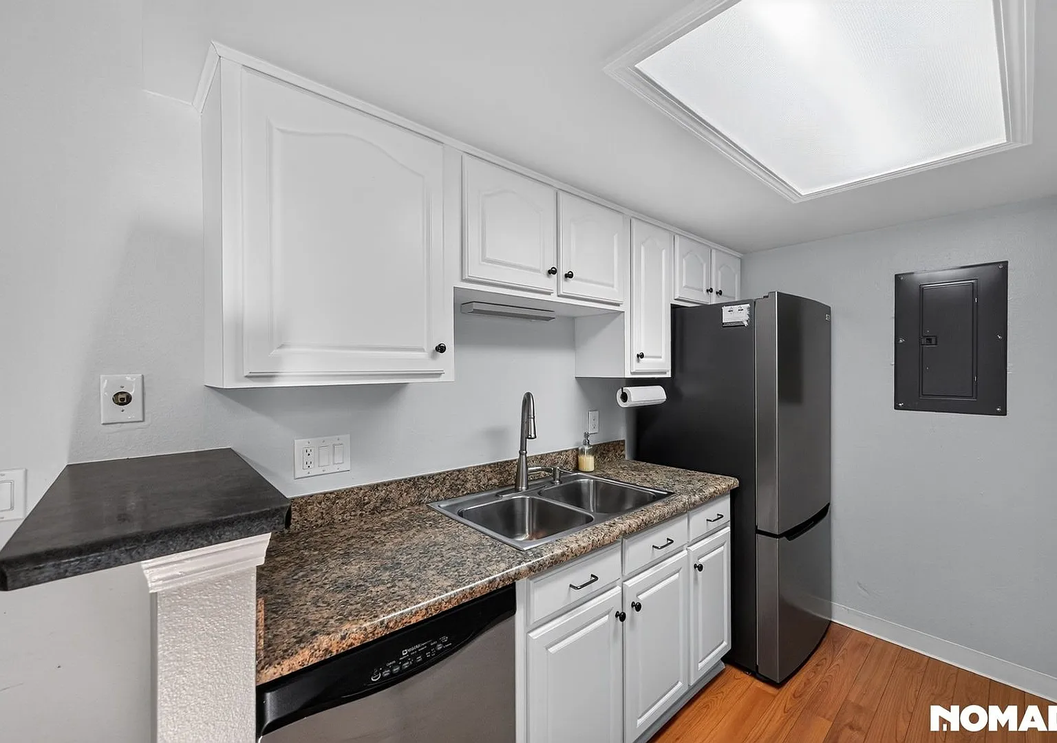 Charming 2BR Condo in Denver - Available NOW! — Photo 2