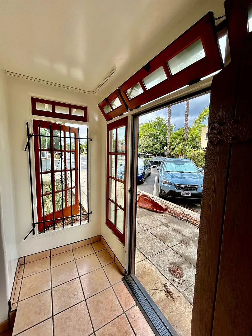 Unique 1 Bed/1 Bath Apartment in Golden Hill - Historic Building — Photo 3