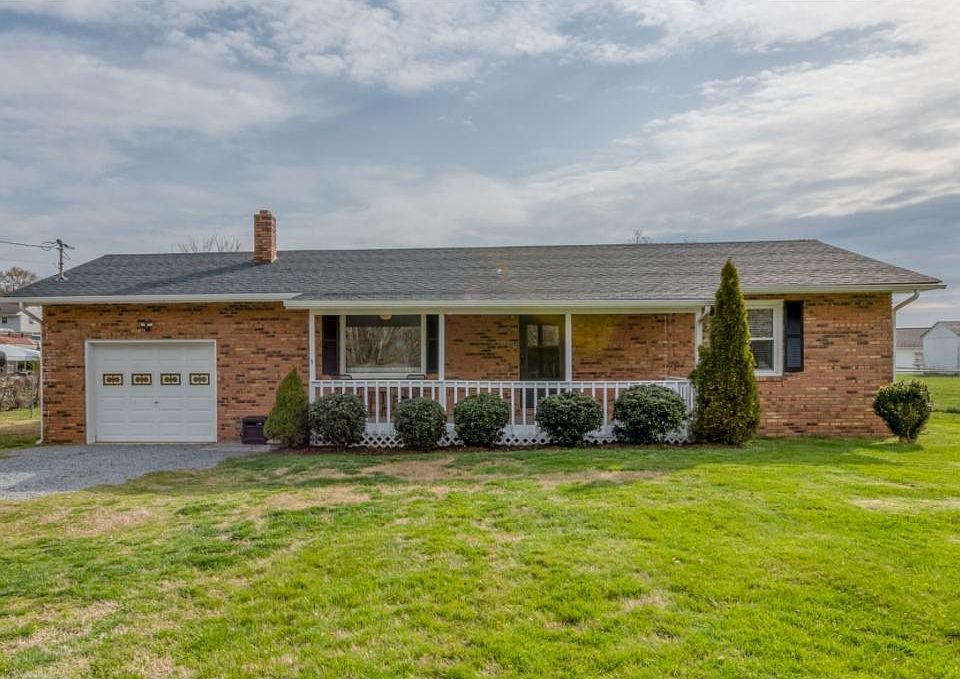 1st image of 105 Hedge Dr