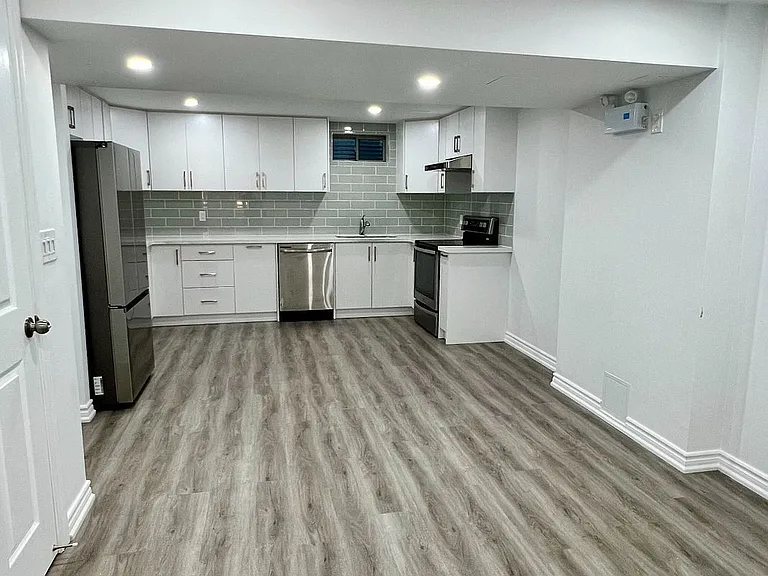 12 Schwalm Cres — Photo 4