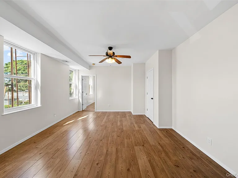 402 Jericho Tpke #1 — Photo 7