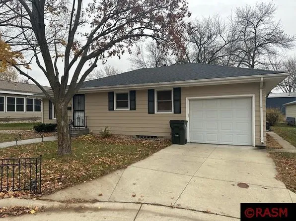 1209 N Washington Ave, Saint Peter, MN 56082