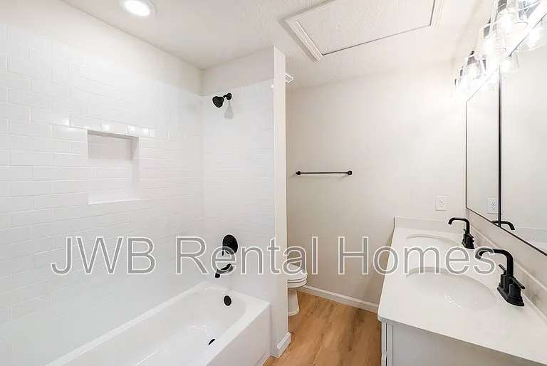 1216 Pangola Dr — Photo 8