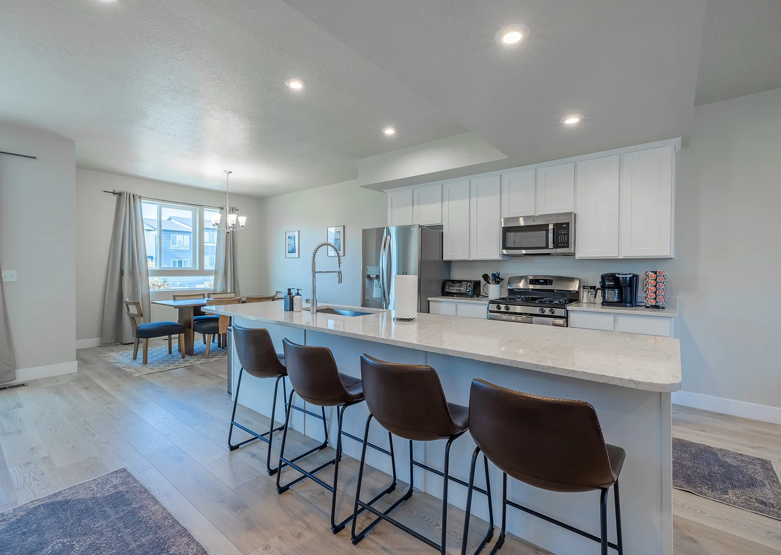 3 bed, 2.5 bath, 2050 sqft, $3,750 — Photo 3