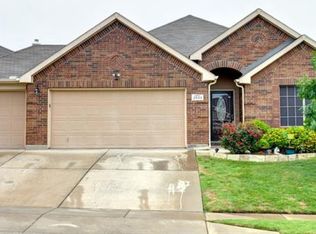 2833 Merry View Ln, Fort Worth, TX 76120