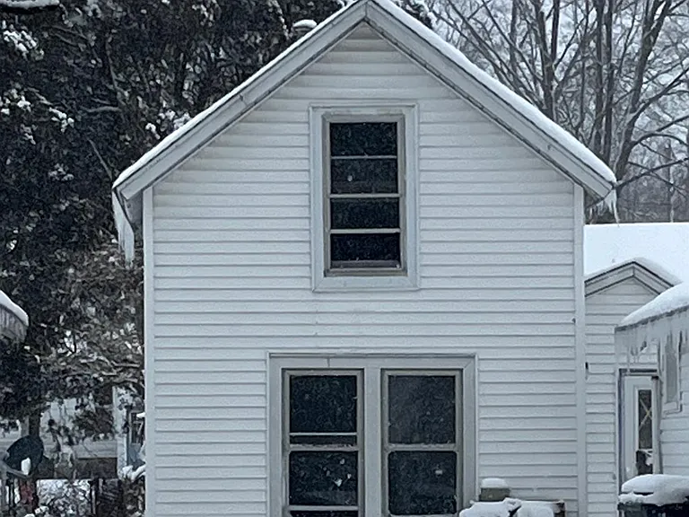 212 & 1/2 W Maple St — Photo 1