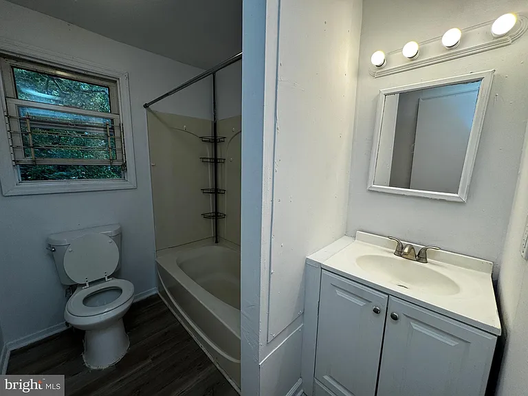323 Vine St E #B — Photo 12