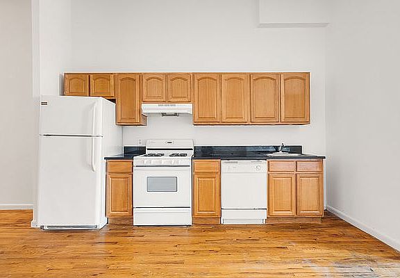 3rd image of 694 Metropolitan Ave APT 306