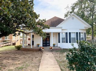 711 E Houston Ave, Crockett, TX