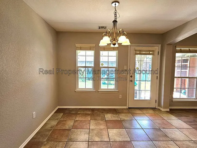 809 W Granger St — Photo 17
