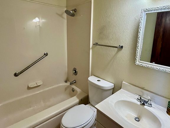 4th image of 810 Sherwood Ct