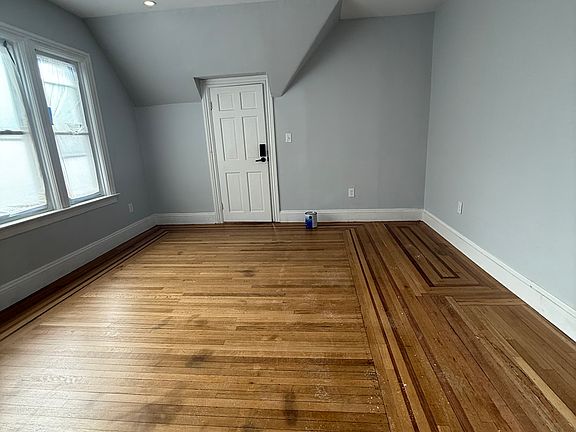 2nd image of 146 Mulberry St Floor 2