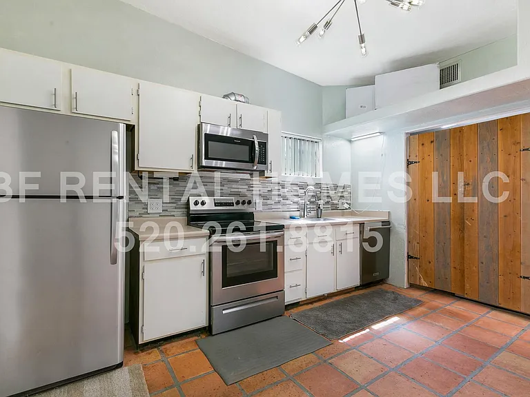 2319 E Helen St #2 — Photo 5