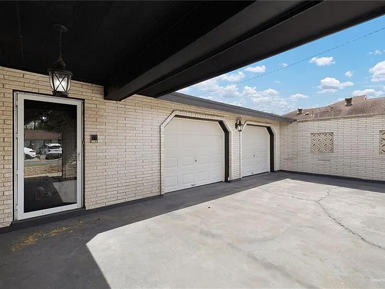 2409 Camellia Ave — Photo 17