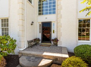 39 Apple Orchard Rd, Moorestown, NJ 08057