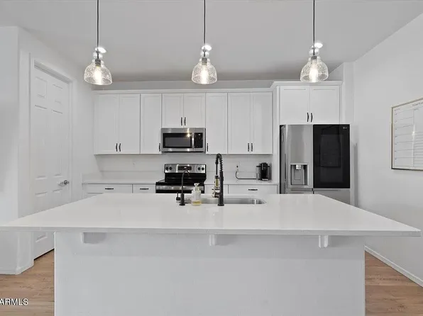 6313 N 68th Dr, Glendale, AZ 85303