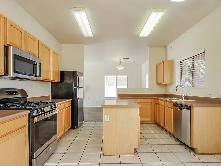 16236 W Lilac St — Photo 6