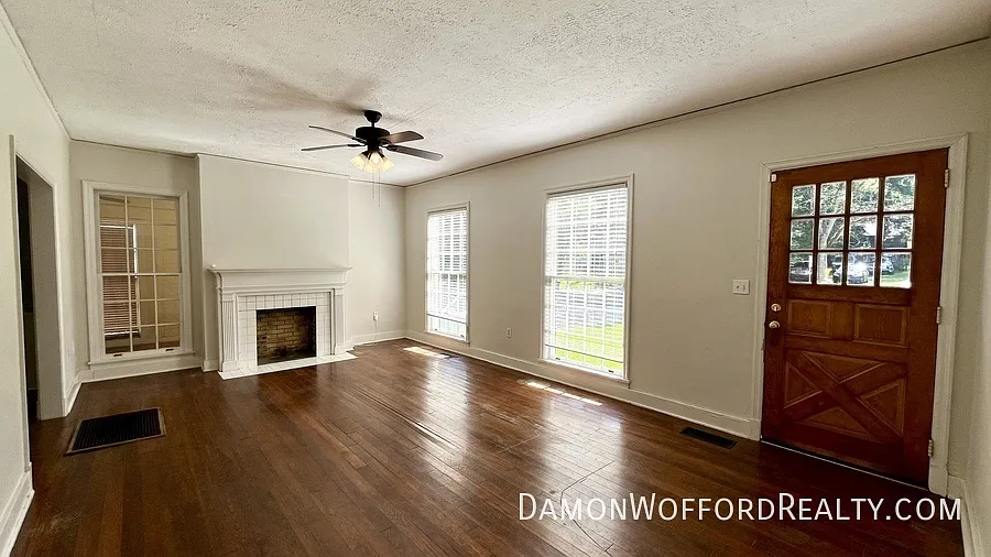 3917 N State St | Available Now! — Photo 4