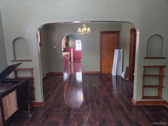5th image of 96 Allen St
