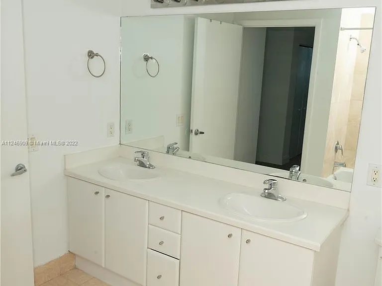 2475 Brickell Ave #709 — Photo 3