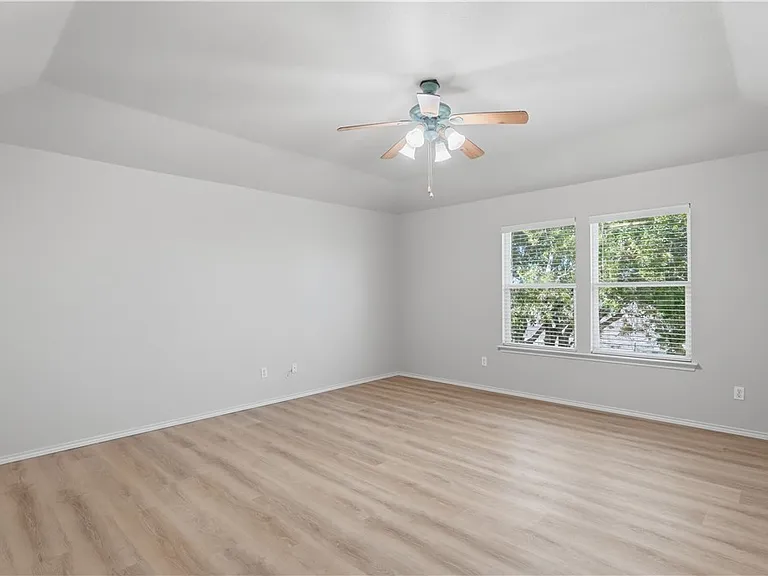 821 Benning — Photo 21