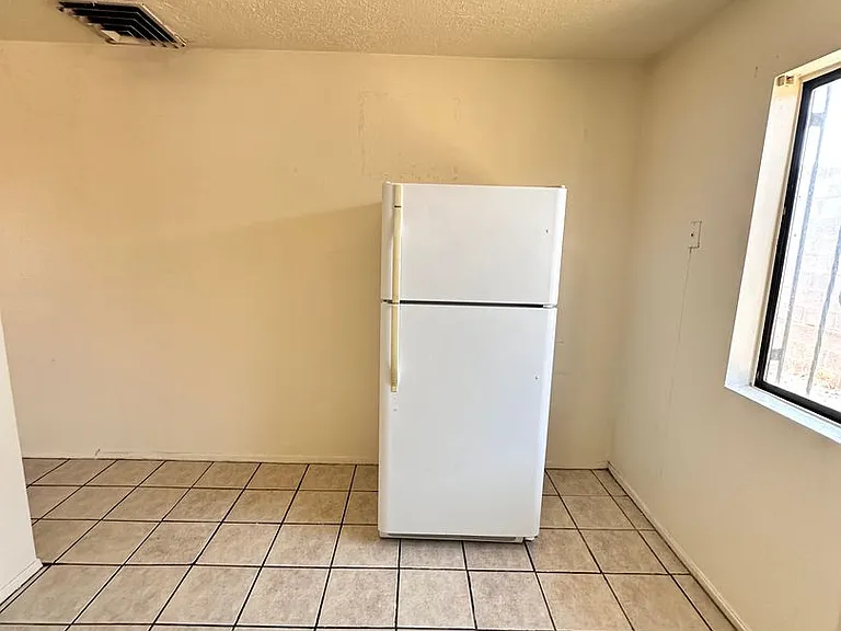 Flora Vista — Photo 24