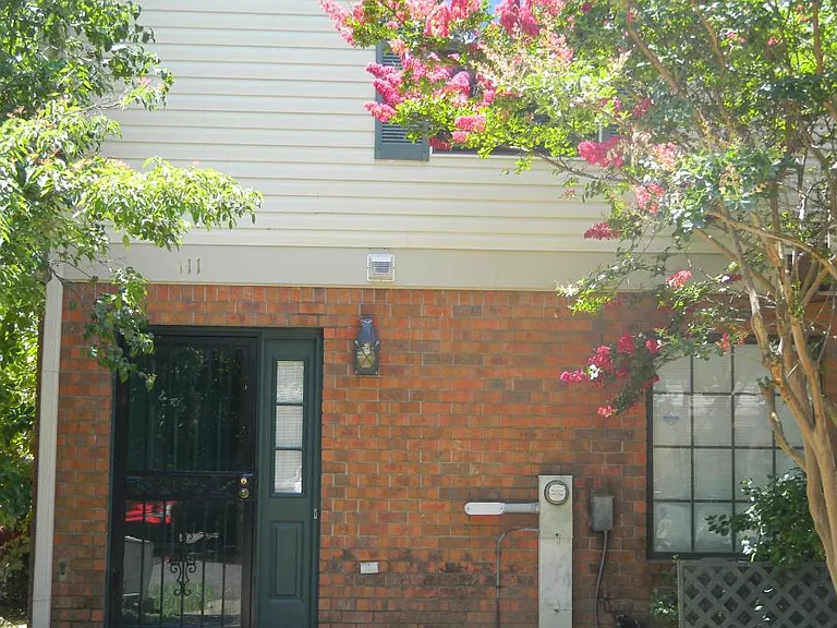 109 N Barksdale St — Photo 1