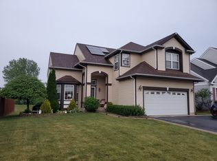 229 Wagonwood Rd, Round Lake, IL 60073