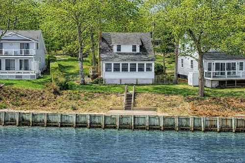 2662 Paradise Shores Rd Photo 1