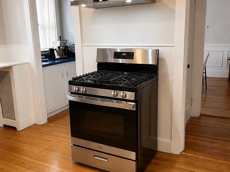 332 Belmont St #2 — Photo 14