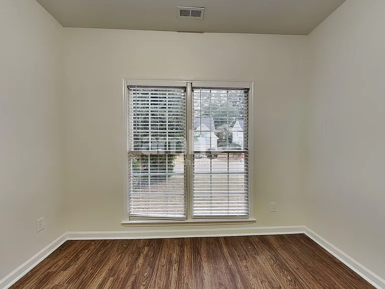 102 Selsey Dr — Photo 16