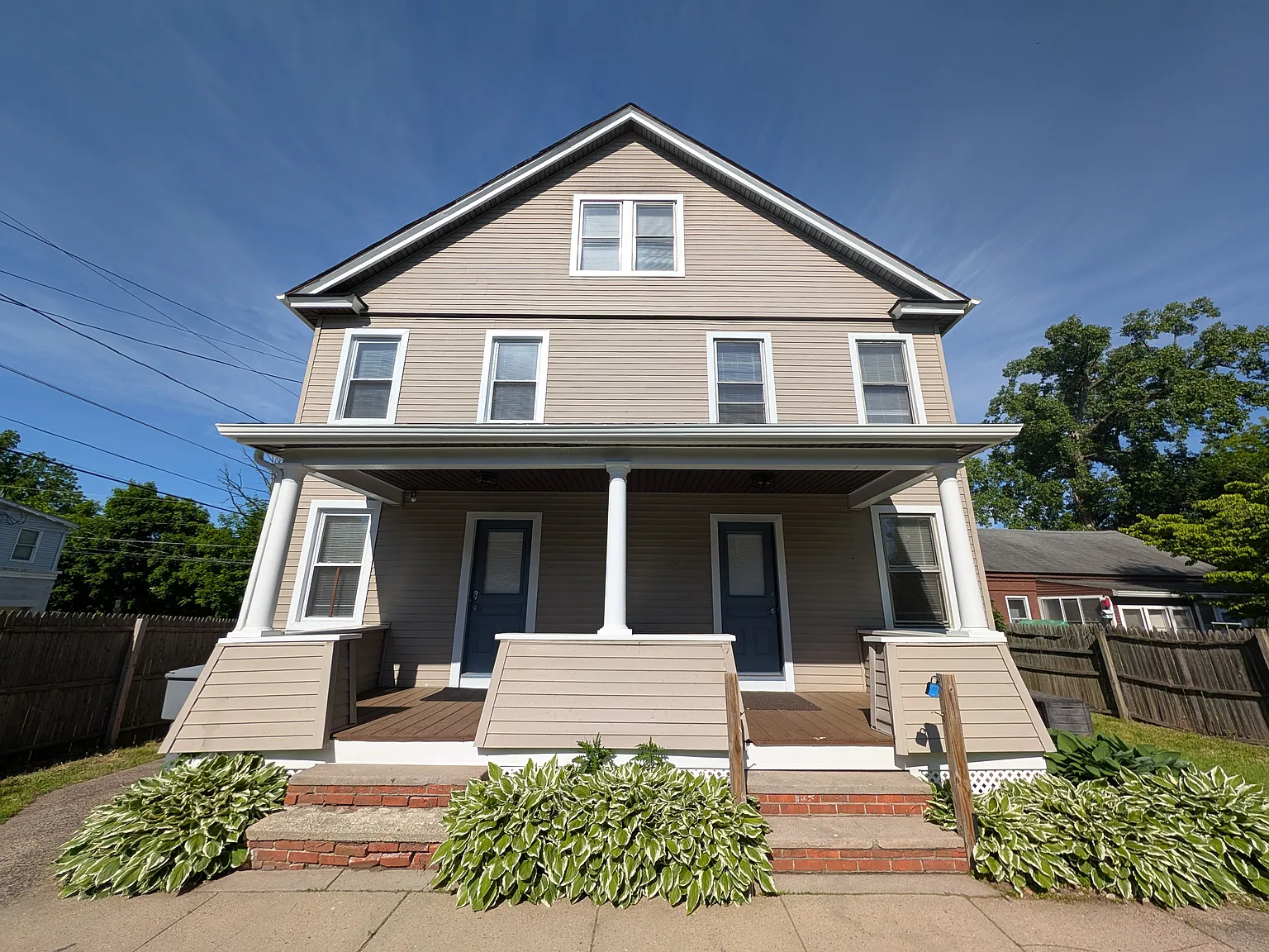 5 bed, 1254 sqft, $2,400 — Photo 1