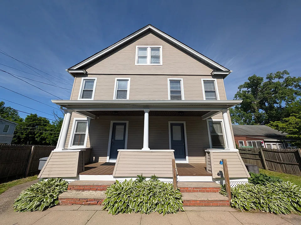 24 Thompson Ct #1