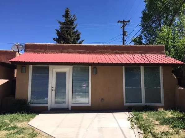 303 Hinde Pl, Taos, NM 87571
