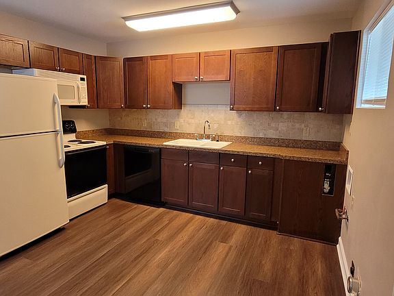 3rd image of 3803 Sheldon Pl