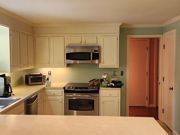 Large and bright kitchen