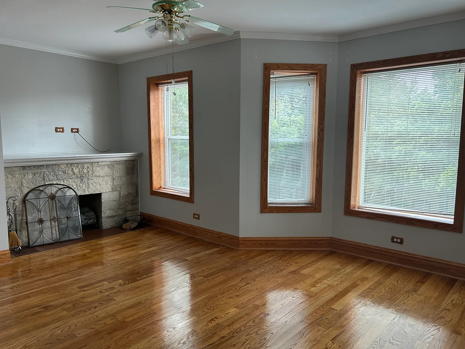 2 bed, 1300 sqft, $2,300 — Photo 1