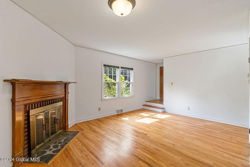 4th image of 18 Kakely Street